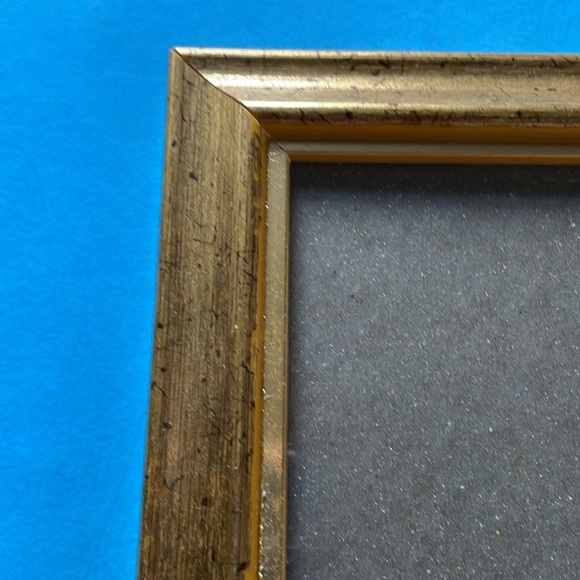 VTG Antiqued Gold Solid Wood Picture Frame for 5 x 7 Picture - Picture 5 of 7